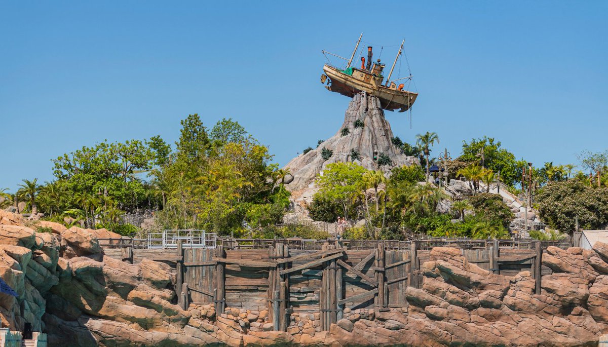 ScottGustin's tweet photo. NEW (and not a joke): Disney's Typhoon Lagoon *AND* Disney's Blizzard Beach will both be open this summer from May 21 through Sept. 7.

This will mark the first time since 2019 that Walt Disney World will operate both of its water parks simultaneously. https://t.co/9jOtrxiHIy