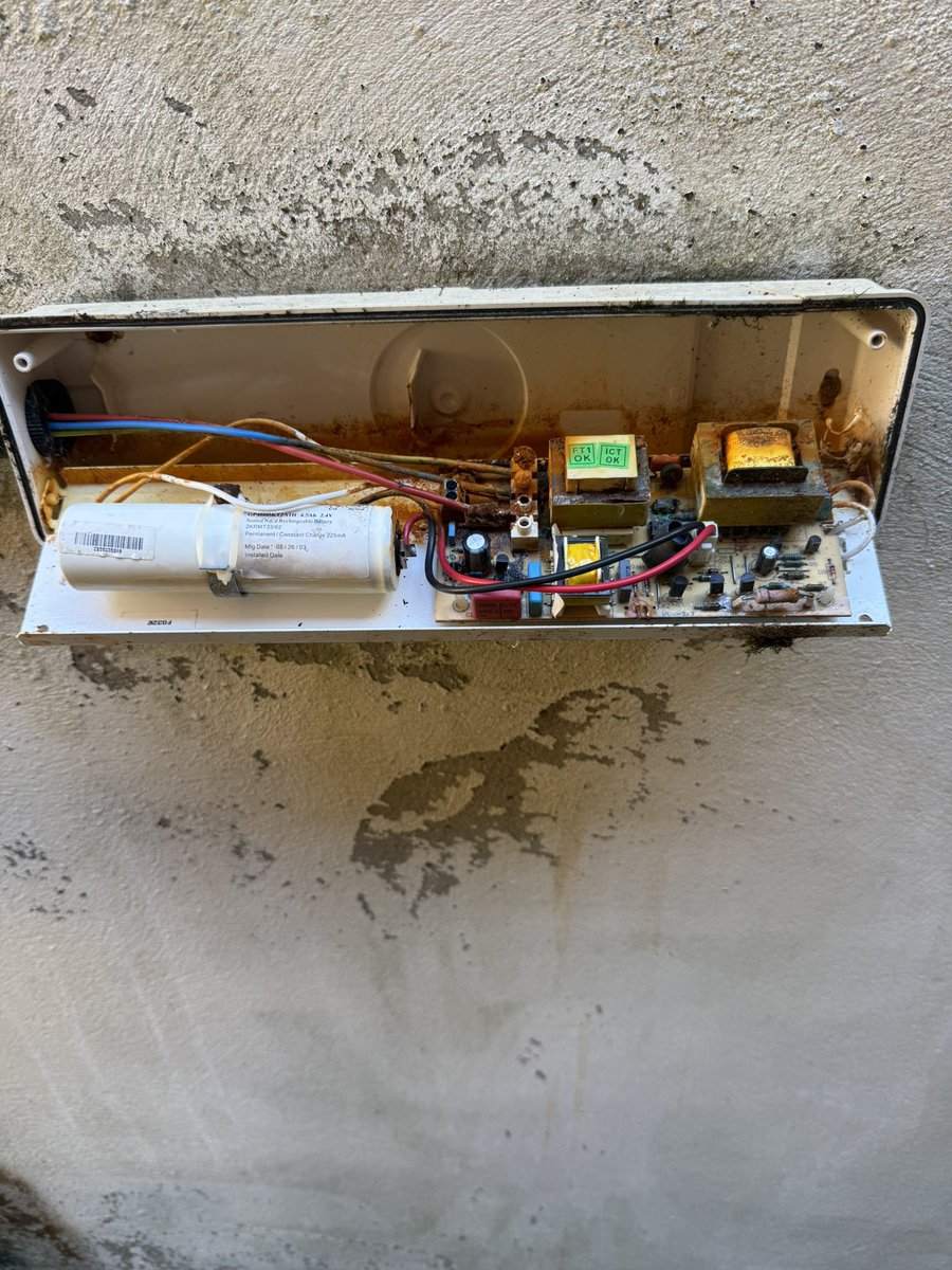 And this one as well.
Interestingly the IP rating from the front work, sloppy workmanship has caused these faults. #Dont DIE4DIY