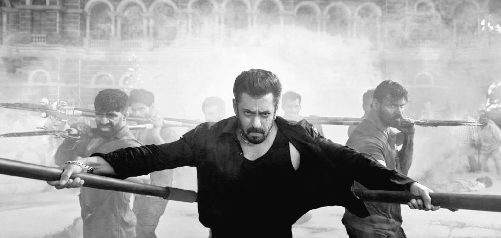 An unauthorized #Sikandar version emerged pre-release, revealing a pre-editing security lapse. This implies a deliberate leak, possibly by the VFX firm, pointing to a covert plan of Vandalism against #SalmanKhan.