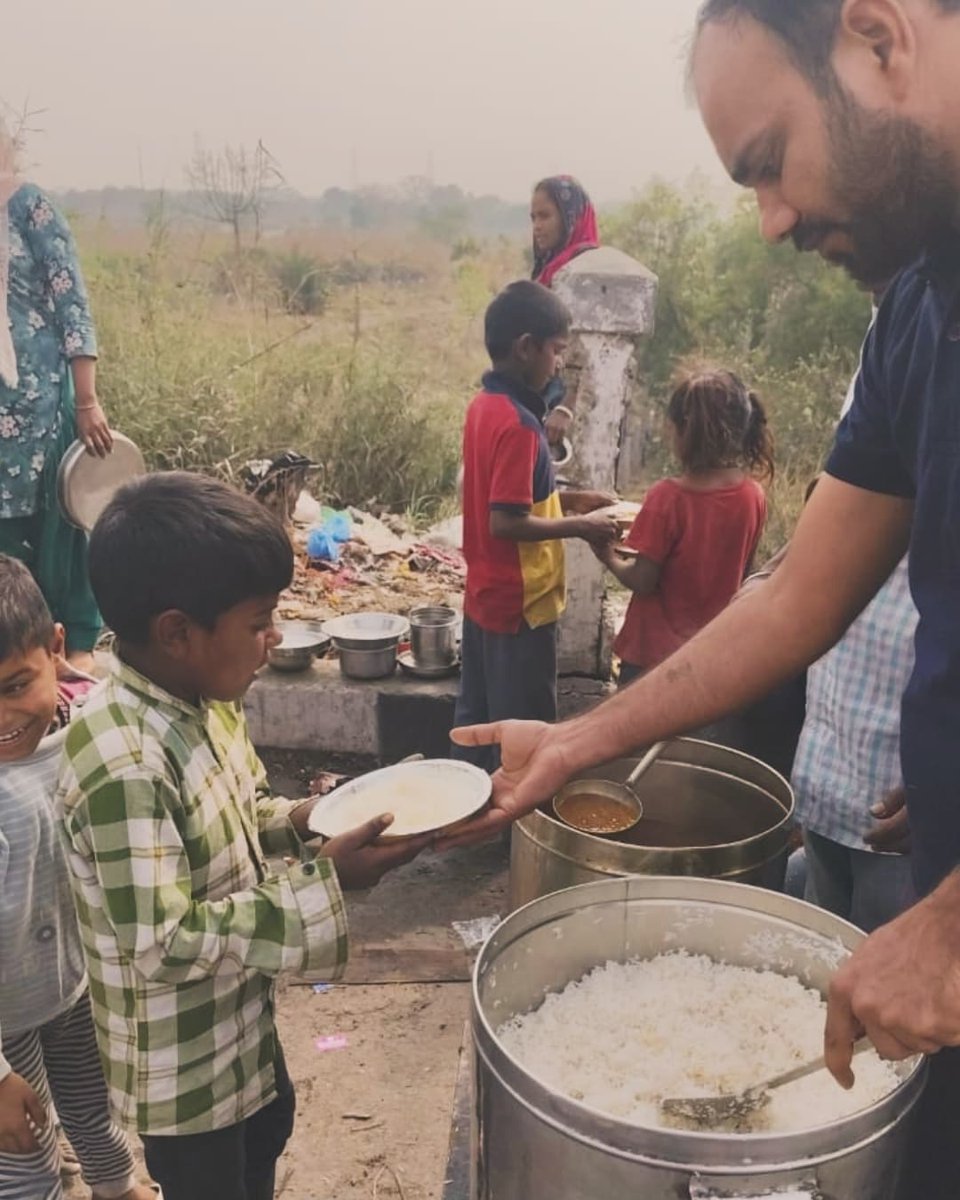NationalOrgani3's tweet photo. A warm meal, a warmer heart! 
The team at #NationalRehabCenter is spreading kindness, one plate at a time. Because every act of care makes a difference!

#SharingIsCaring #MealsOfHope #NationalNGO #ServingMeals #SpreadKindness https://t.co/X6Xj3ptXK2