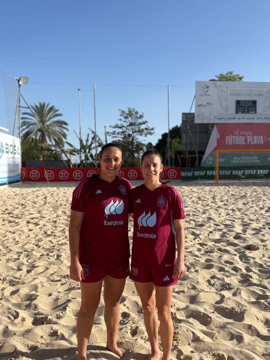 🇪🇸 <a href="/jessi9mic_mic/">Jessica Higueras</a> y <a href="/10Paquicampoy/">Paqui</a> participan esta semana en los entrenamientos de la <a href="/SEFutbolFem/">Selección Española Femenina de Fútbol</a> playa

🗓️ Permanecerán concentradas del 31 de marzo al 3 de abril en Málaga

¡Enhorabuena! 👏