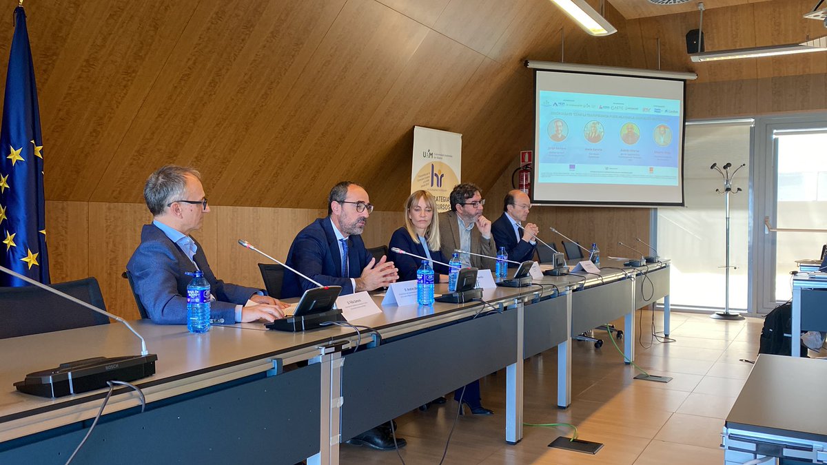 AICA - Asociación de Empresarios de Alcobendas (@aicaempresarios) on Twitter photo Foro Innovación <a href="/UAM_Madrid/">UAM Autónoma Madrid</a> - Empresa | Sesión “Cómo la transferencia puede mejorar la innovación empresarial”
María Garaña <a href="/clarkemodet/">ClarkeModet</a>
Jorge Barrero <a href="/Cotec_Innova/">Fundación Cotec</a>
Andrés Ubierna <a href="/CDTI_innovacion/">@CDTI_innovacion</a>
Eduardo Sicilia y Félix Zamora <a href="/UAM_Madrid/">UAM Autónoma Madrid</a>
➡#MadridNorteTransfiere Foro Innovación <a href="/UAM_Madrid/">UAM Autónoma Madrid</a> - Empresa | Sesión “Cómo la transferencia puede mejorar la innovación empresarial”
María Garaña <a href="/clarkemodet/">ClarkeModet</a>
Jorge Barrero <a href="/Cotec_Innova/">Fundación Cotec</a>
Andrés Ubierna <a href="/CDTI_innovacion/">@CDTI_innovacion</a>
Eduardo Sicilia y Félix Zamora <a href="/UAM_Madrid/">UAM Autónoma Madrid</a>
➡#MadridNorteTransfiere