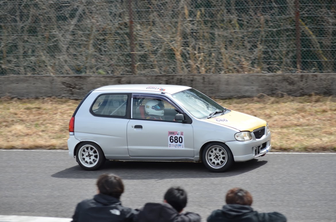 NUMC_61's tweet photo. お疲れ様です!
日本大学工学部自動車部です!
先日行われた東北660耐久に参加し、総合8位、学生クラス2位を獲得しました!!
開幕戦から表彰台でいいスタートを切れました!!
#NUMC #HA23V
#デ部長 #みんな眠そう
#キャロルじゃないよアルトだよ https://t.co/O1KIDS5vOg