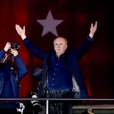 Sarkstiik's tweet photo. Olm bu üçü devlet adamı, geri kalanı siyasetçi
Bu yüzden bütün bu sevgi https://t.co/zfFEVNHfWH