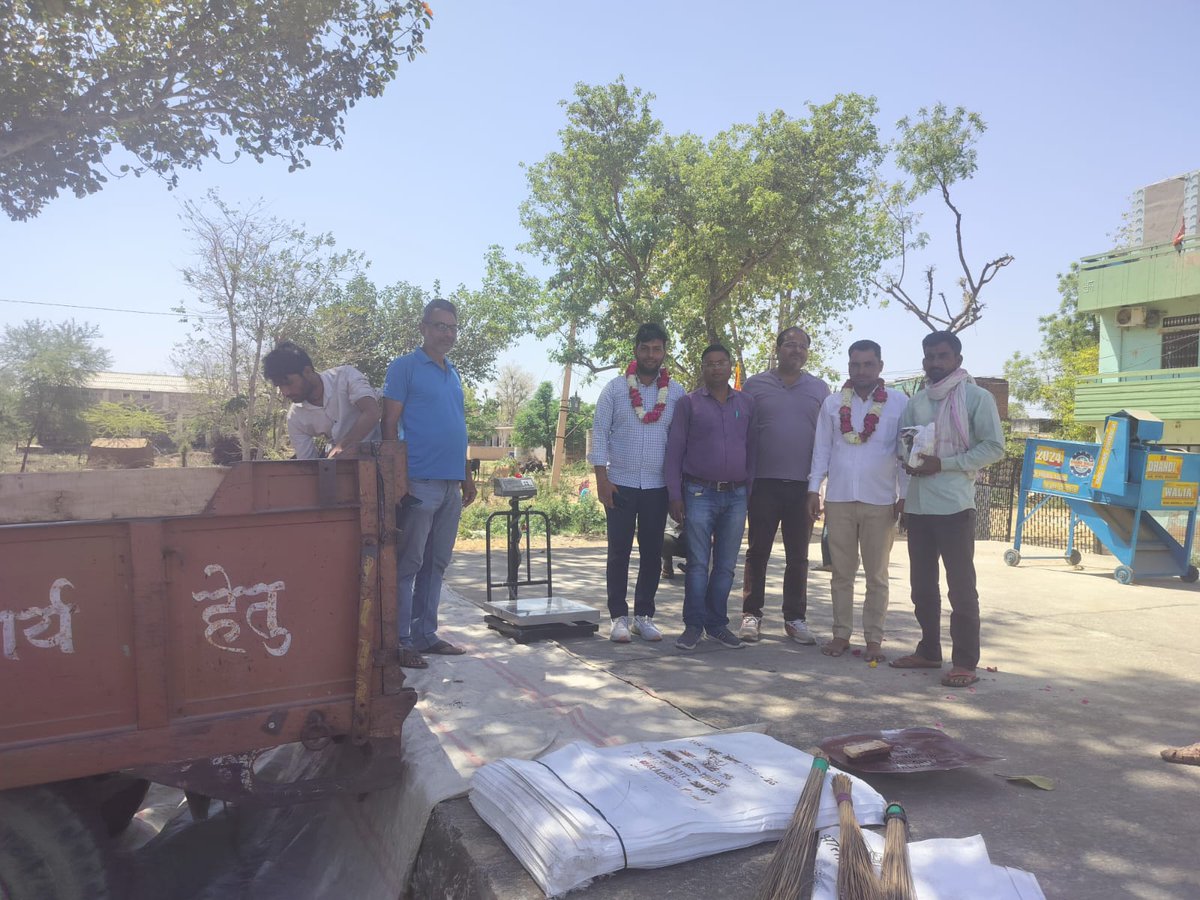 मंडल कार्यालय अलवर के अंतर्गत गेहूं खरीद केंद्र मालाखेड़ा पर आज दिनांक 01.04.2025 से खरीद कार्य  का शुभारंभ हुआ।