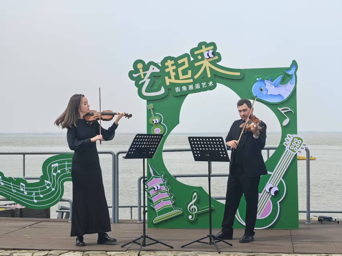 Street art moments🤸! 7 'mini-performances' with vocals, instruments🎸, and dance surprised crowds in parks, markets, and scenic areas in Nantong, #Jiangsu—a delightful dose of culture for everyone🤩. #JiangsuArts #LifeinJiangsu #HappyCity https://t.co/nNzo2zWyQl