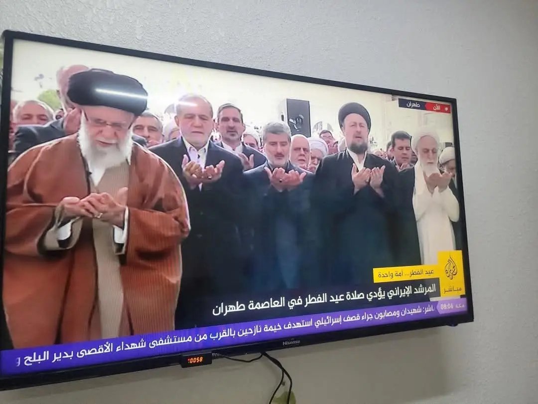 “Channel Al-Jazeera menayangkan shalat 'îd dari Teheran dengan judul Ummah Wâhidah (ummat yang satu).”

Syi'ah bukan Islam.