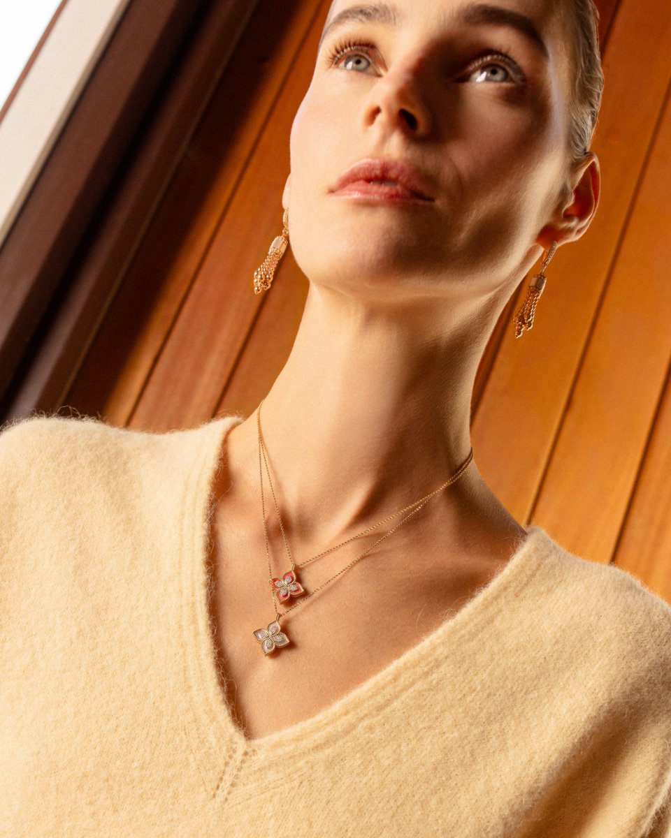 The sun look shines with Princess Flower. Discover the other colors.

#RobertoCoin #PrincessFlower