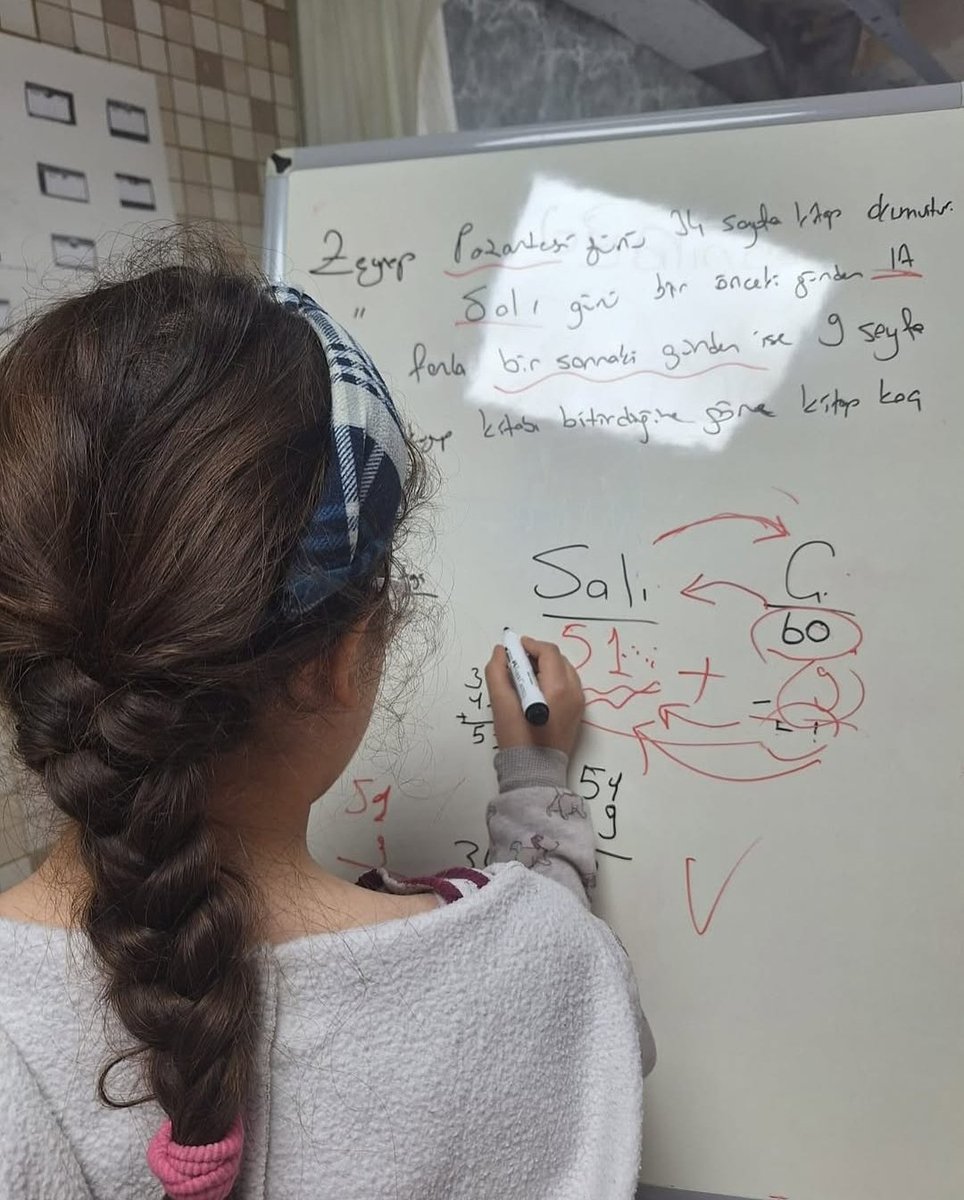 Derneğimizin programları arasına aldığı ihtiyaç sahibi aile çocuklarına verdiğimiz eğitim programının 4’ üncü haftasındayız. Verimli derslerle öğrencilerimizin gelişmelerini sağlayıp eğitim alanında geliştirici olmaya gayret ediyoruz.
#Hatay #samandağ  #deprem #iyilik #öğretmen