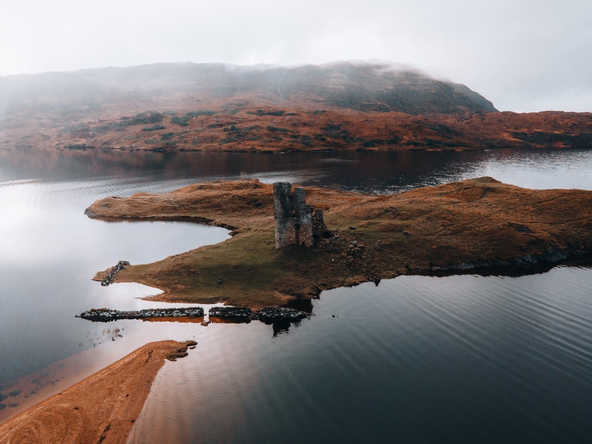 Discover the rich history of the North Coast 500 with our latest blog! From Pictish stones to legendary battlegrounds, explore must-visit historical landmarks along the route and uncover the stories behind them. 

Read more now! 🔗ow.ly/oV3p50Vs6Aq

📸📍
Ardvreck Castle