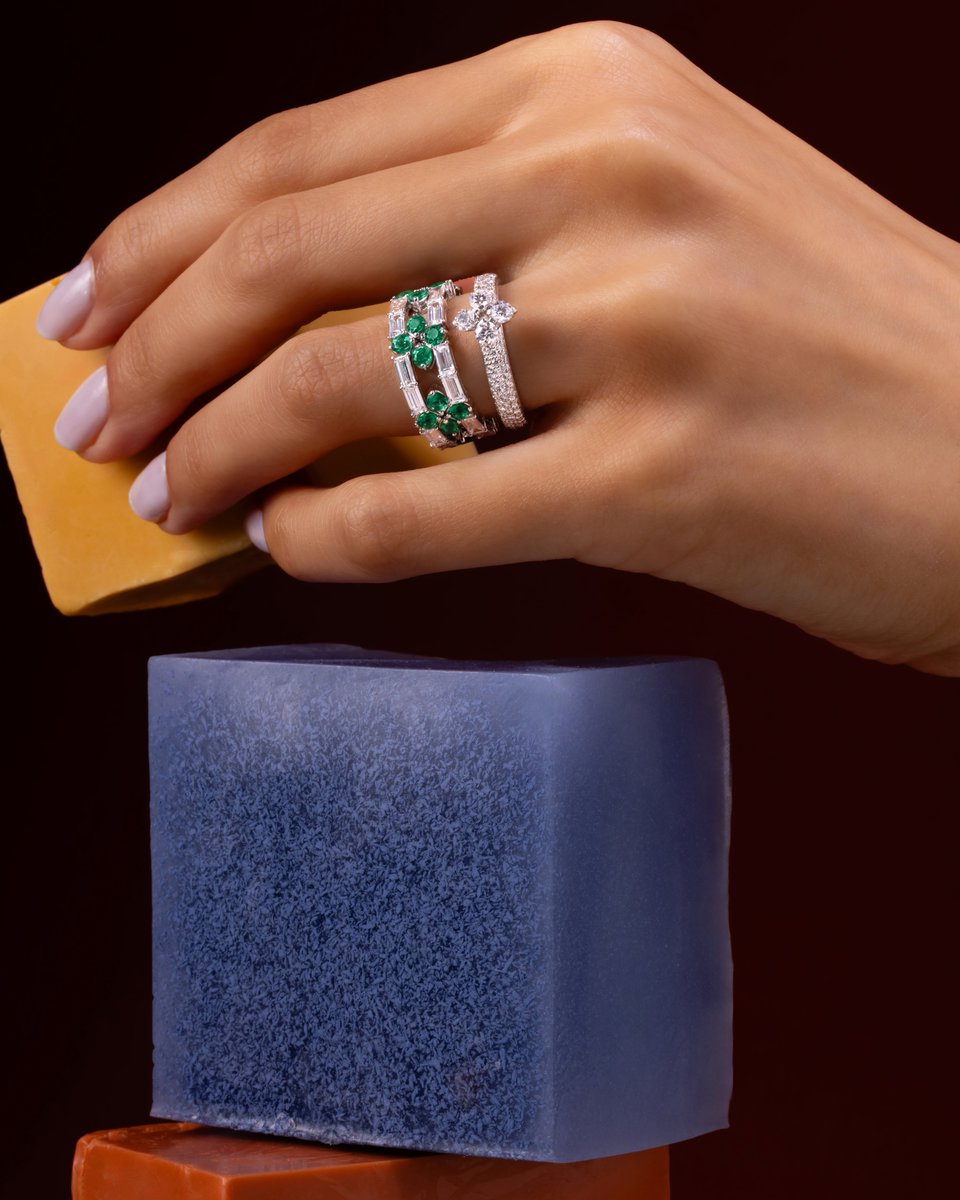 Go slowly and go far… shining all the way. Create your look with Love in Verona.

#RobertoCoin #LoveInVerona