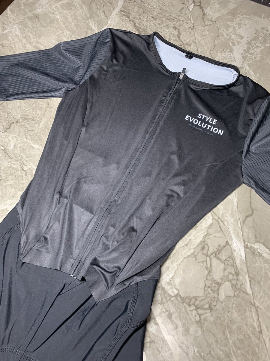 【WORK OUTシリーズ受注販売のお知らせ】

本日21時公式サイト開設に伴い、WORK OUTシリーズの受注販売を開始致します！

1着税込13,200円
カラーは3色展開となります。
また、4月中限定となりますが2着以上ご購入のお客様には更にもう1着無料でプレゼント🎁させて頂きます！