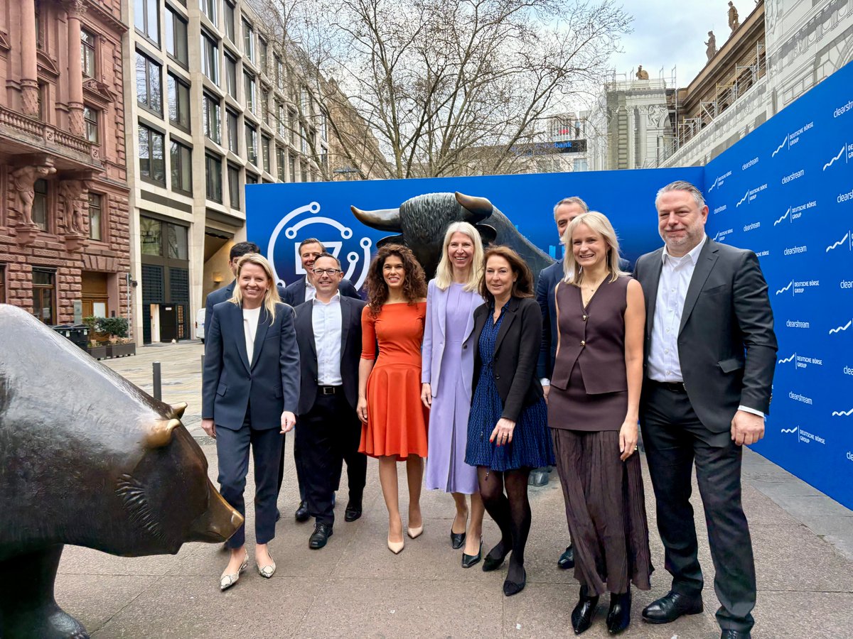 DZ BANK AG (@dzbank) on Twitter photo Eine Million Emissionen auf der digitalen Plattform! Herzlichen Glückwunsch <a href="/DeutscheBoerse/">Deutsche Börse Group</a> 🤩„Wir freuen uns, dass wir auf diesem Weg von Anfang an dabei waren“, so unsere Kapitalmarktvorständin Souad Benkredda, die gestern den Börsentag eröffnen durfte. Eine Million Emissionen auf der digitalen Plattform! Herzlichen Glückwunsch <a href="/DeutscheBoerse/">Deutsche Börse Group</a> 🤩„Wir freuen uns, dass wir auf diesem Weg von Anfang an dabei waren“, so unsere Kapitalmarktvorständin Souad Benkredda, die gestern den Börsentag eröffnen durfte.