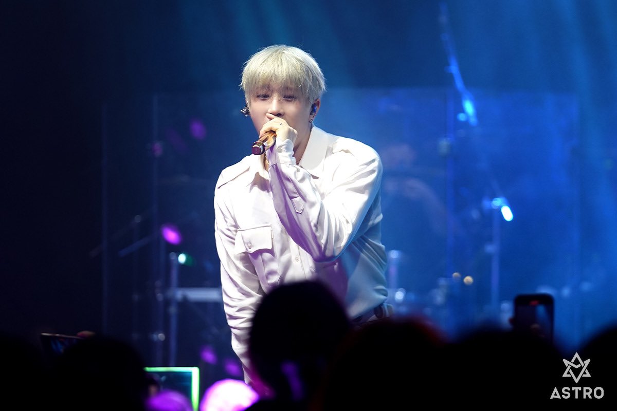 stanastro1602's tweet photo. [📸] 2025 JINJIN [JIN LAB Vol1. Find Your Groove] Seoul Behind Pics!💜

📷fancafe (2/6)
#아스트로 #ASTRO
#진진 #JINJIN
#FindYourGroove #JIN_LAB_Project https://t.co/hgXln2gkVc