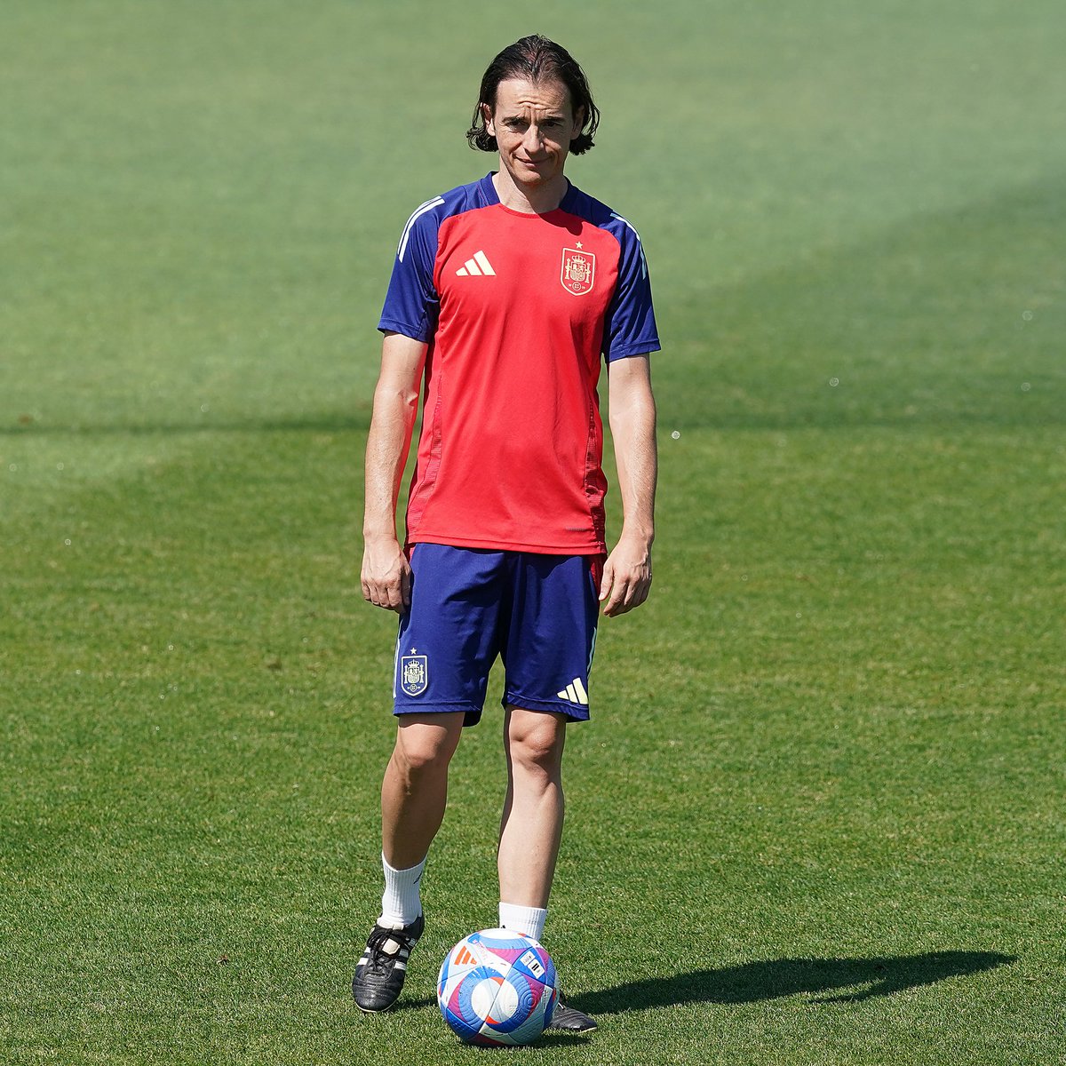👕 Convocatoria | 𝗦𝗨𝗕-𝟭𝟴

David Tenorio cita a 26 jugadores para las jornadas de trabajo en Las Rozas

ℹ️ rfef.es/es/noticias/da…

#NuestraBase