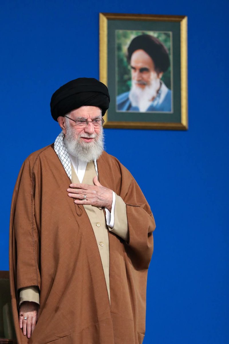 وهتفنا بالولاءِ لعلي الخامنائي ❤