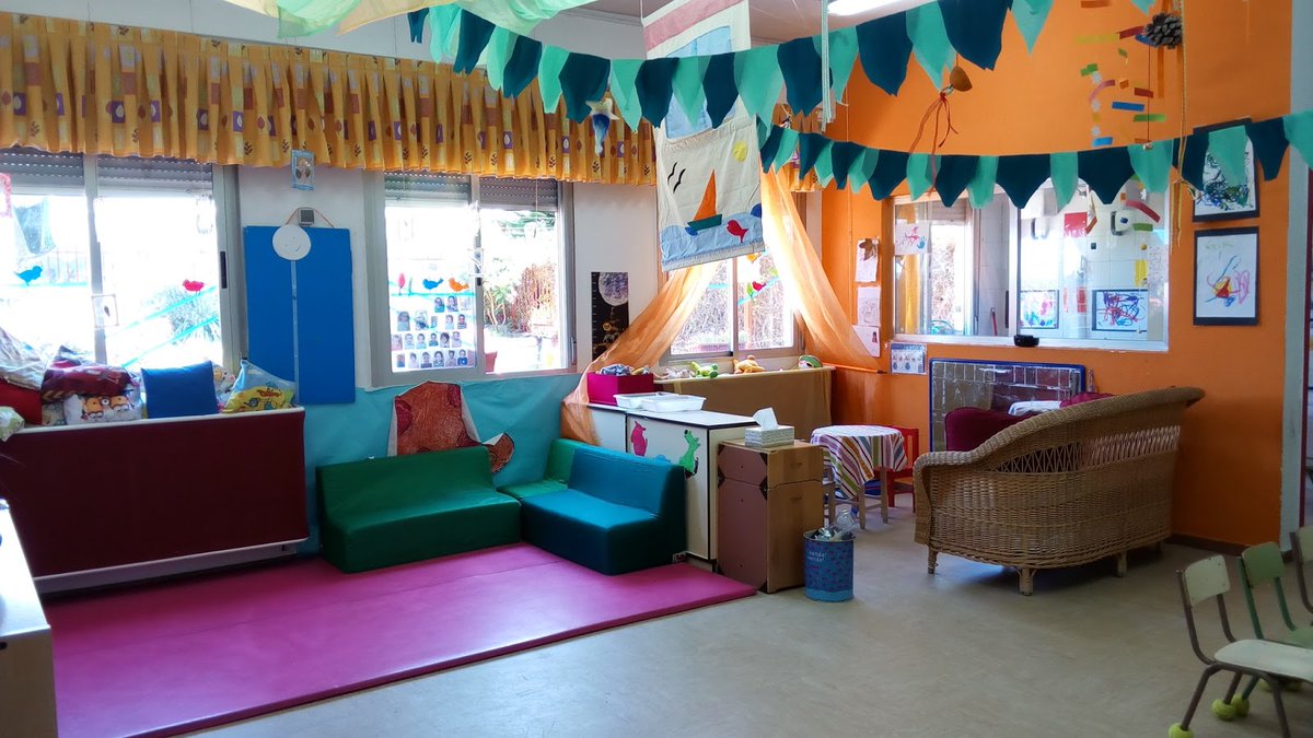 AytoLeganes's tweet photo. ▶️ El Ayuntamiento acomete un refuerzo histórico en la plantilla de las Escuelas Infantiles y Casas de Niños de #Leganés
➡️ Las clases volverán este miércoles a la normalidad en unas condiciones inmejorables con la contratación de 16 nuevas educadoras
➡️ Desde el año 2017 no se cubrían vacantes ni jubilaciones en estos centros educativos
🎙️“El anterior Gobierno lo que pretendía, tras el estado en el que heredamos la situación, era que nosotros privatizásemos el servicio. Sin embargo, hemos aumentado la plantilla", @MercedesULEG
🎙️"Una vez más, este Gobierno da una solución definitiva a todo lo que el PSOE destruye durante décadas", @marecuencopp
📲https://t.co/amIXYY3TRC