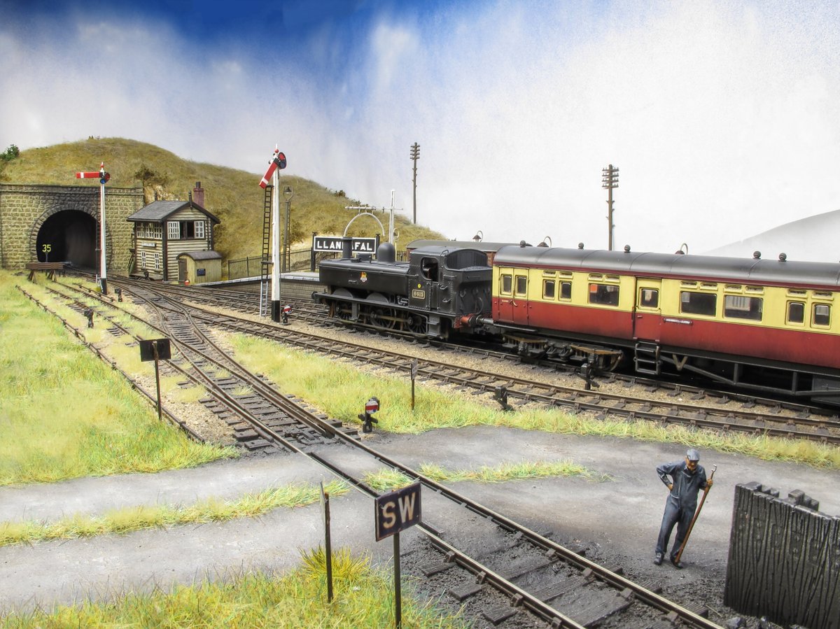 As featured in <a href="/BRMmagazine/">World Of Railways</a> , 'Llandafal' was my lockdown project and inaugural stint into making a micro-layout.
If you like what you see, you can read the full story in the August 2024 issue of British Railway Modelling!
📷 Phil Parker