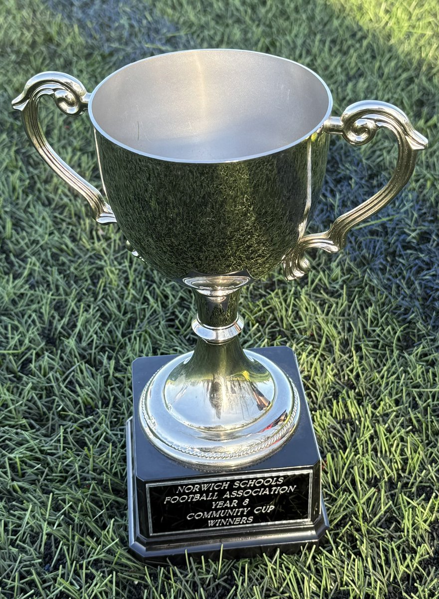 SPA_PE_DEPT's tweet photo. The @SewellPark year 8s matched the year 9s with their cup win last night. A fantastic 6-2 win. We are very proud of you all 🙌 https://t.co/TBJCNkCU9j