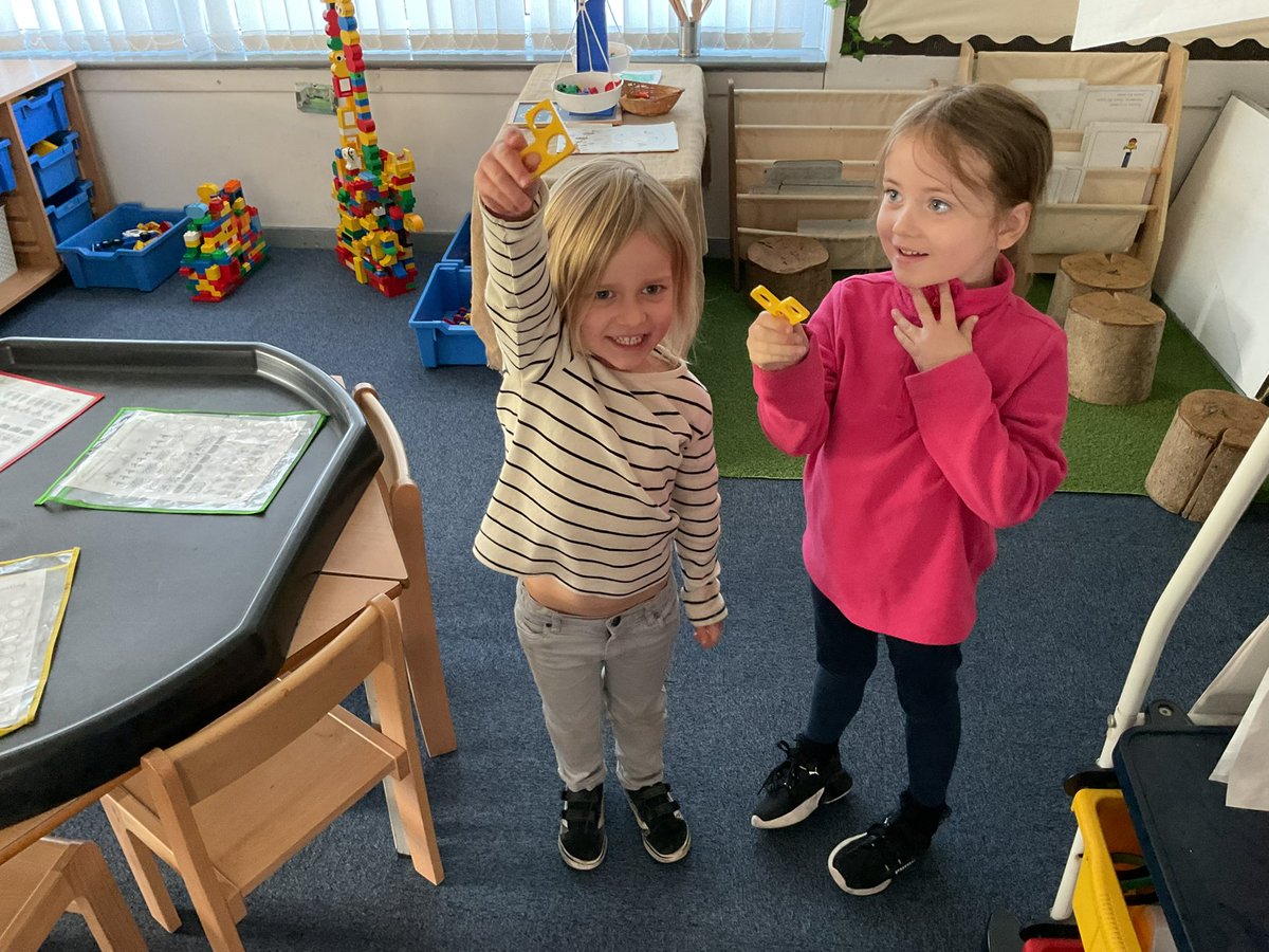 PDA_Rec's tweet image. Exploring double numbers to 10 this morning. We enjoyed having a game of ‘find my double’ before singing a doubles song to consolidate our learning😁 #pdamaths