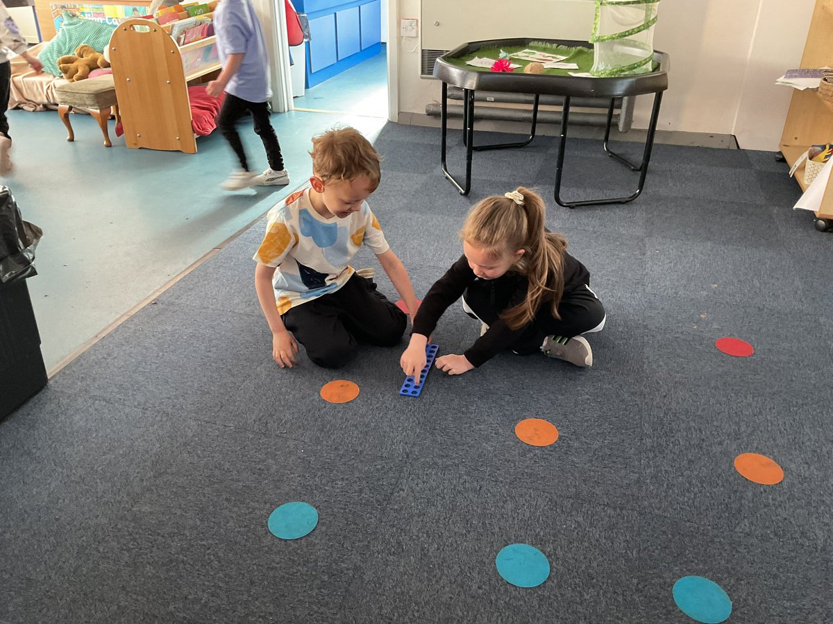 PDA_Rec's tweet image. Exploring double numbers to 10 this morning. We enjoyed having a game of ‘find my double’ before singing a doubles song to consolidate our learning😁 #pdamaths
