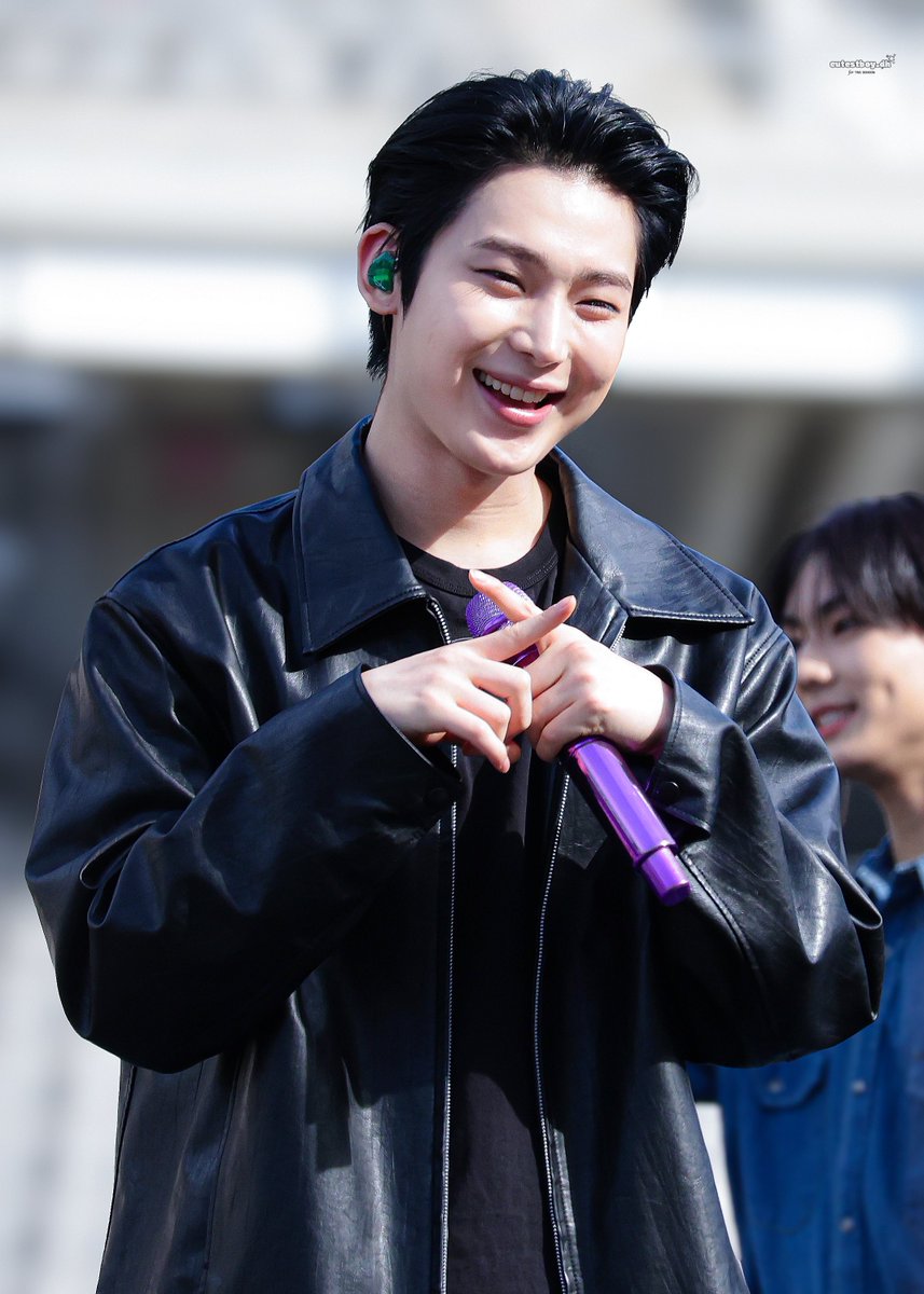 เจอแล้วหล่อตี๋ ใจดี นิสัยรวยㅠㅠ