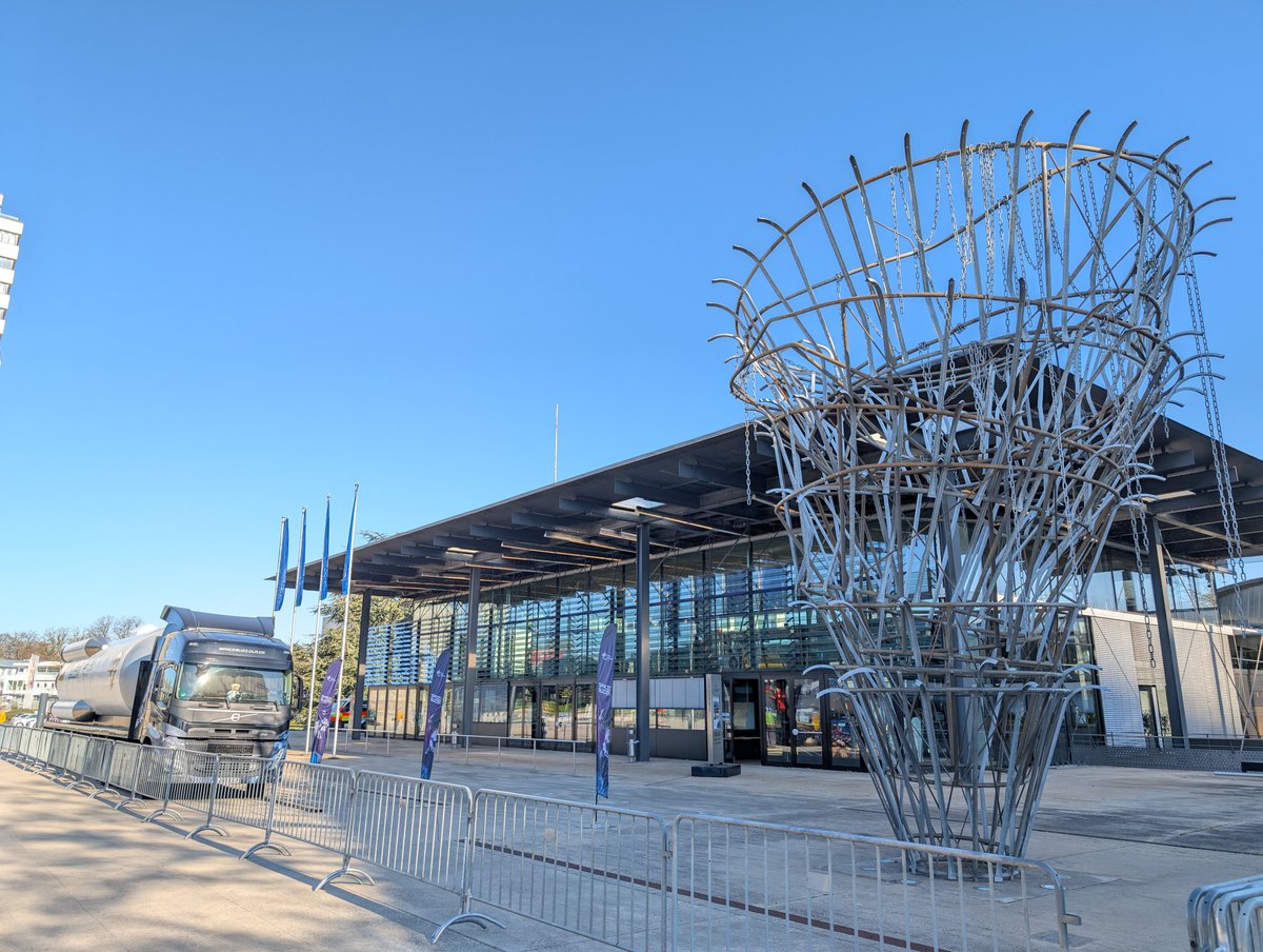 DLR_SpaceAgency's tweet image. 🛰️ Weltraumschrott ist ein großes Problem und eine Gefahr für unsere Infrastruktur. Auf der 9. European Conference on Space Debris im WCCB in Bonn geht es um Lösungen dafür. Über 400 Forschende aus über 30 Ländern sprechen hier über Technologien zur Erfassung von Weltraumschrott.