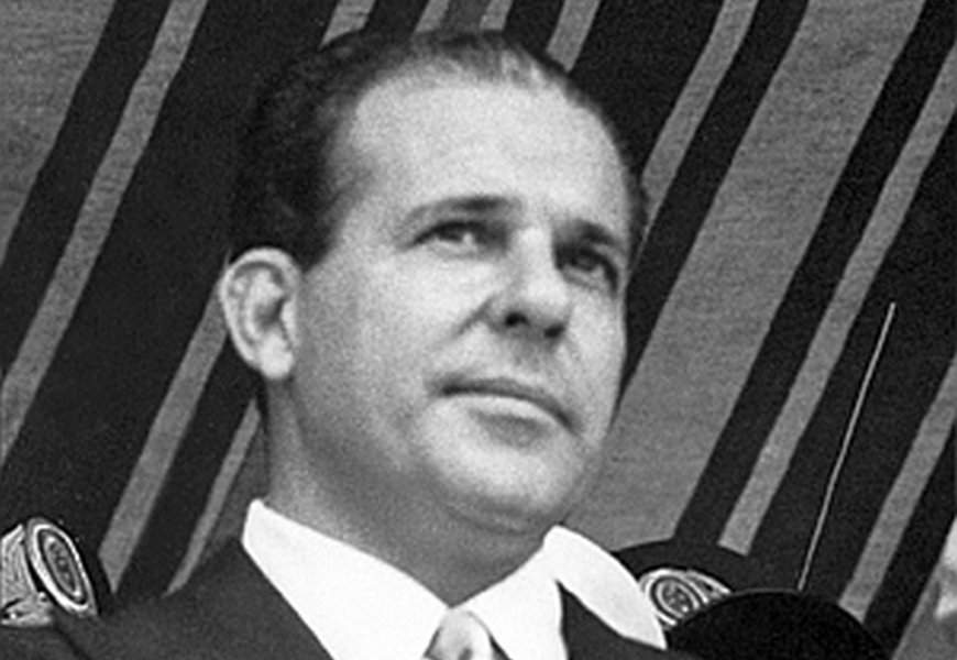 Analise2023's tweet photo. 🚨 ATENÇÃO: quais as causas do golpe empresarial-militar de 1964?

- Jango, que assumiu a presidência em 1961, após a renúncia de Jânio Quadros, se tornou um PESADELO para as elites da época ao conceder diversos direitos trabalhistas ao povo!

🧶 Segue o fio... https://t.co/bwHitTnCfM