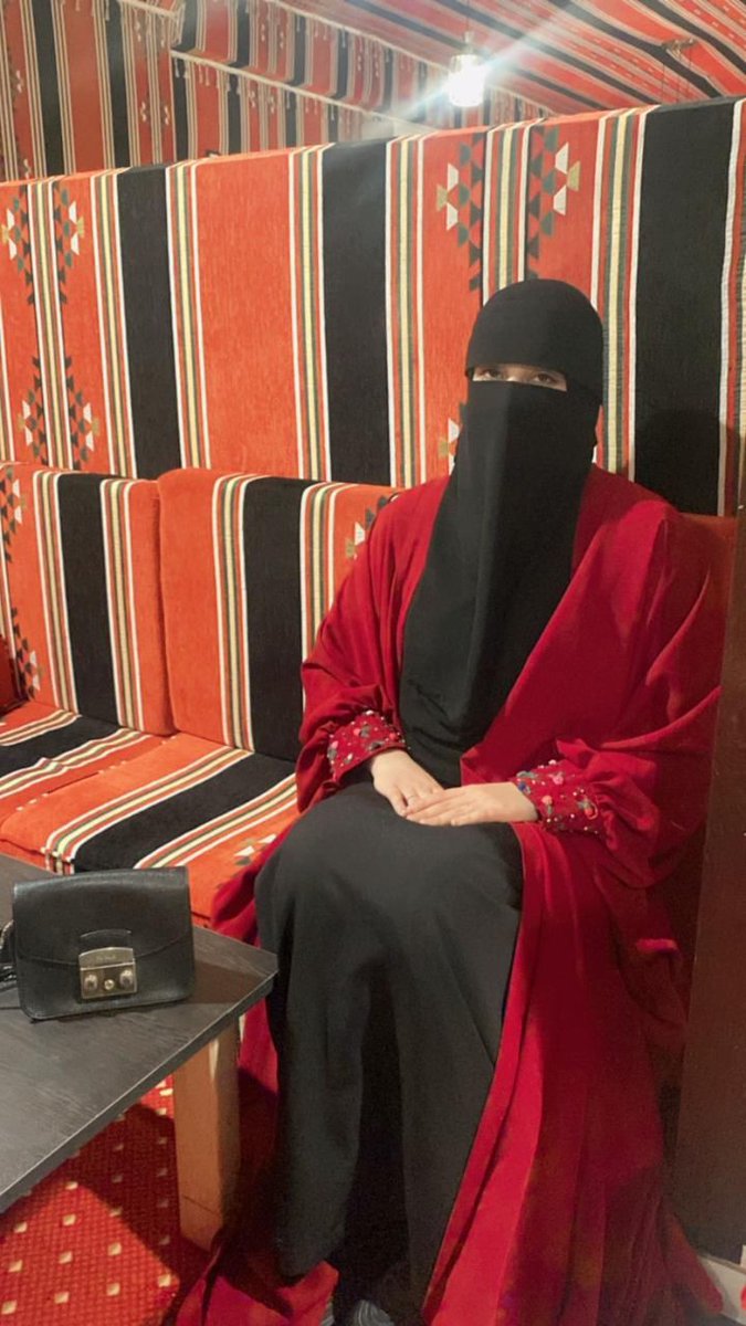 خارجه من رمضان تعبانه اوي بس الحمدلله خسيت حبه 😂
وكل عام وانتم بخير عيد مبارك عليكم يارب ❤❤