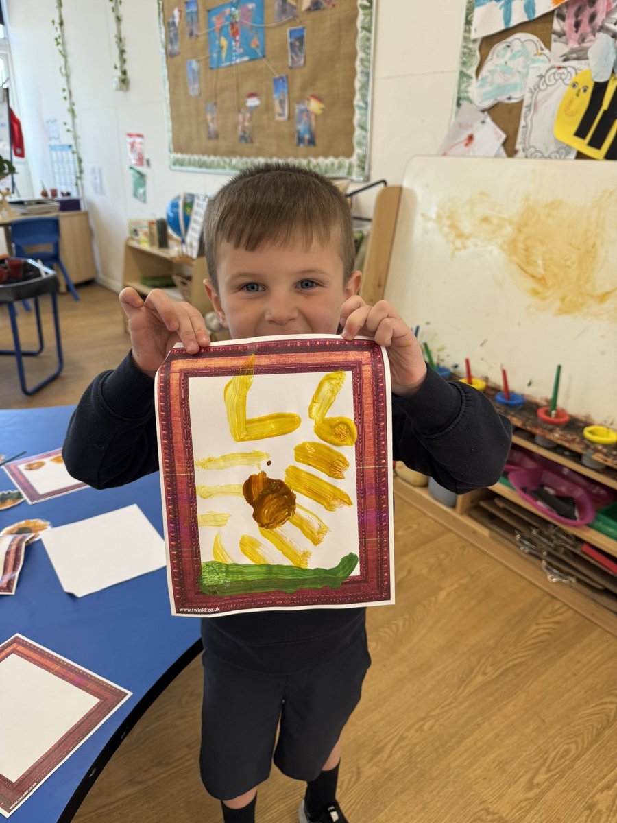 recepredgate's tweet image. We are looking at the Artist Vincent Van Gogh today. We have painted our own sunflowers and took part in some still life drawing of birds 🐦 🌻 #RCPART @Redgate_Primary