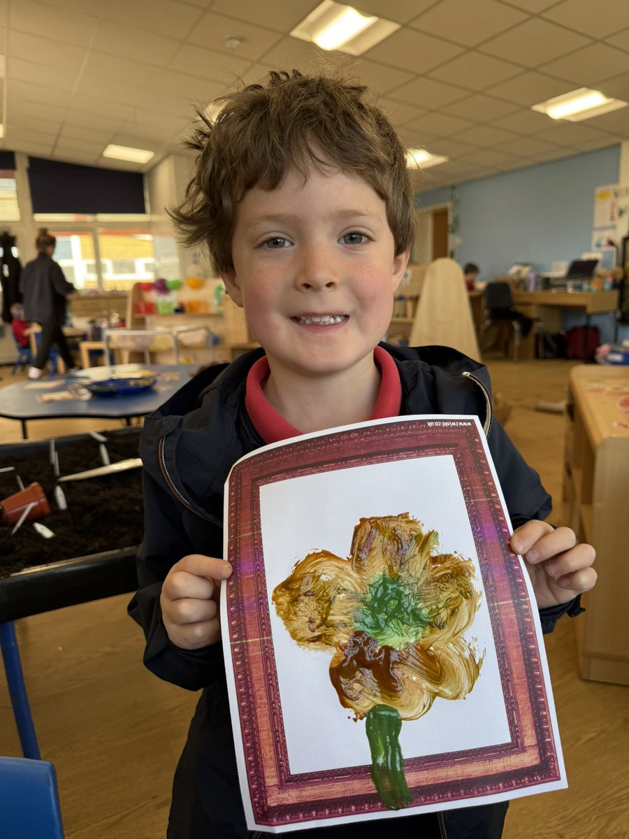 recepredgate's tweet image. We are looking at the Artist Vincent Van Gogh today. We have painted our own sunflowers and took part in some still life drawing of birds 🐦 🌻 #RCPART @Redgate_Primary