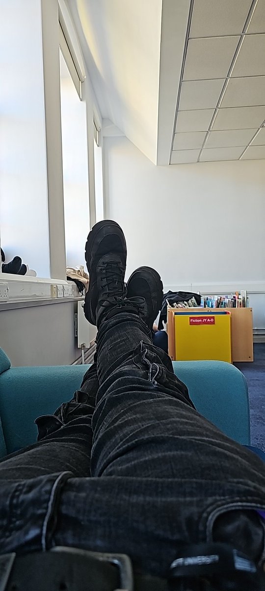 MasterJay0410's tweet image. Just completed an assessment presentation on am hours sleep and 3 cans of monster... next up for today, history lesson, then a hike for geography... fml