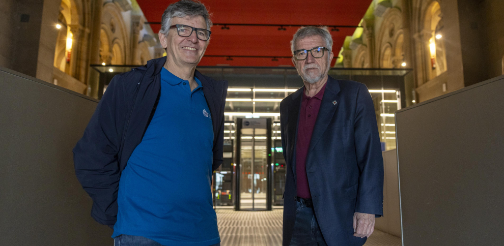 BSC_CNS's tweet photo. ⚡'Els accelerats 20 anys del BSC'

🗞Els 20 anys del nostre centre a @LaVanguardia amb Mateo Valero i @GironaSergi 

'Ja no hi ha centres de supercomputació, hi ha centres  d' #IA on, aquells que tenen màquines molt potents,  poden fer coses que d’altres no. 
El BSC és a primera línia de la  graella de sortida'
 
✍ @fbracero1964 

➡ https://t.co/1wE1vJWs29

#BSCx20
