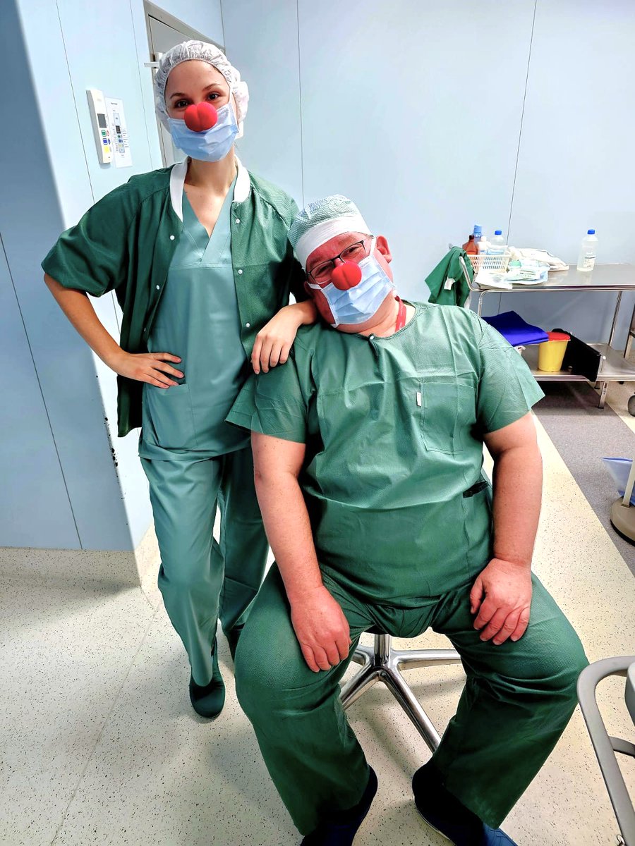 Sāpju dabu,to psiholoģiskos aspektus vislabāk izprot algologi un anesteziologi. Lai arī operāciju blokā bērnu balsis dzirdamas dienās, kad operē otolaringologi, šodien uzliekot klaunu degunus, atbalstām bērnus slimnīcās un tos, kuri smieklus pārvērš par terapiju #smaidsradasmaidu