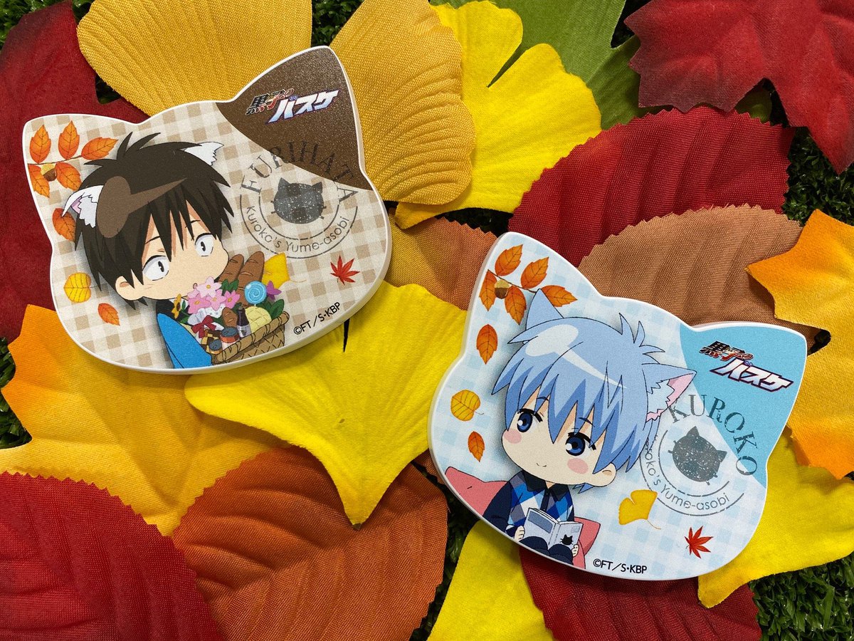 공식에서 쿠로코한테 고양이 귀 달아준 거 이렇게 총 세 번이었던 거 같은데 한 번 빼곤 머리색이랑 털색 안 따라가서 약간 의아함. 할로윈땐 쿠로코네코니까 검정색인 건가? 아무튼 셋 다 치명적이게 귀엽단 건 알겠음