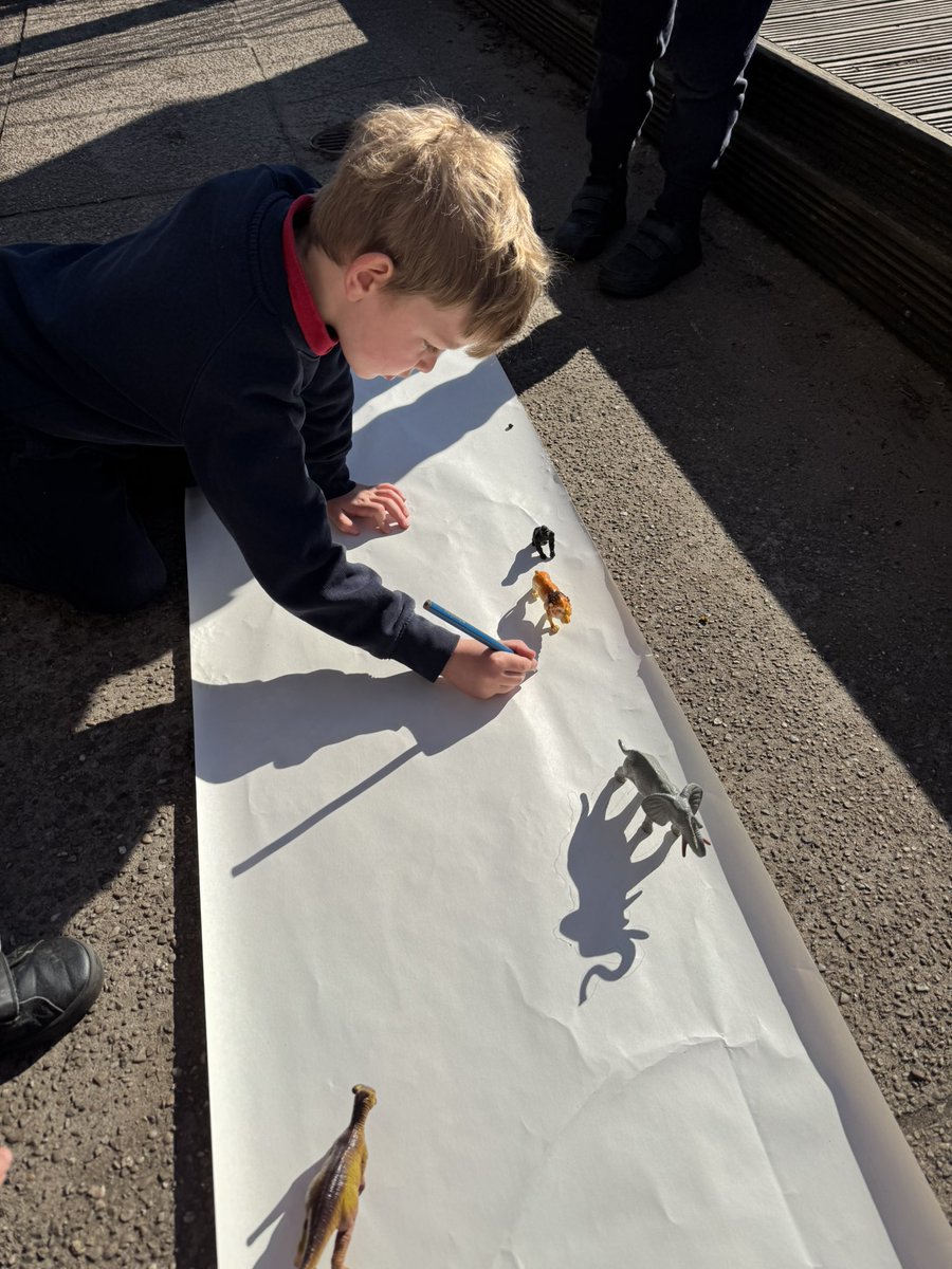 recepredgate's tweet image. Reception have really enjoyed discussing shadows this morning. We then decided to have a go at some shadow drawing! ✍️ 🐆 🦁 #RCPART @Redgate_Primary