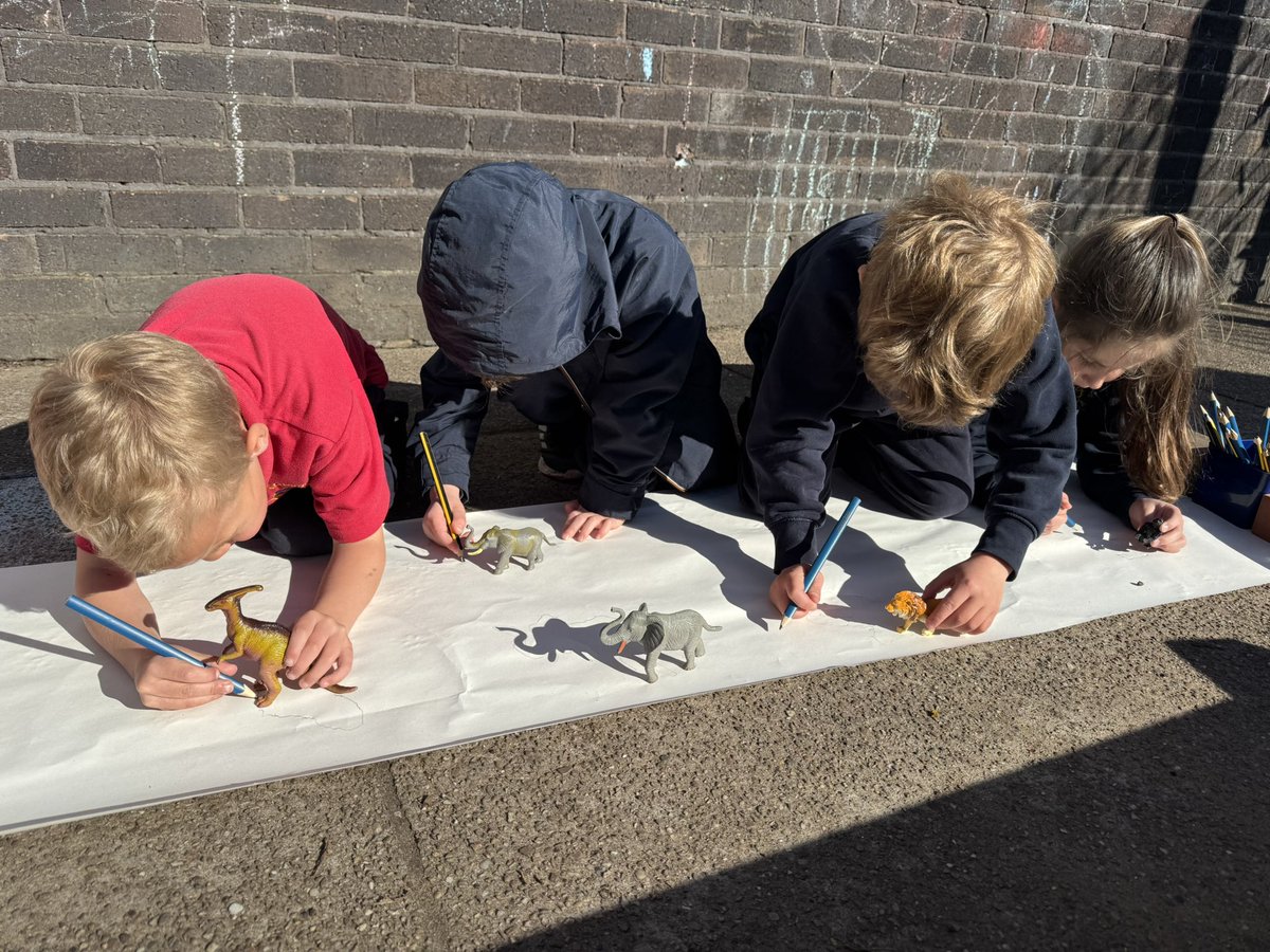 recepredgate's tweet image. Reception have really enjoyed discussing shadows this morning. We then decided to have a go at some shadow drawing! ✍️ 🐆 🦁 #RCPART @Redgate_Primary