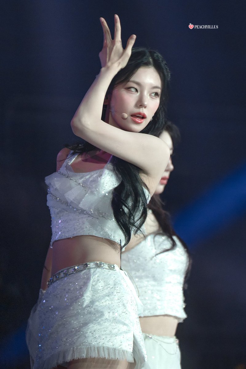 peachyillus_official tweet media