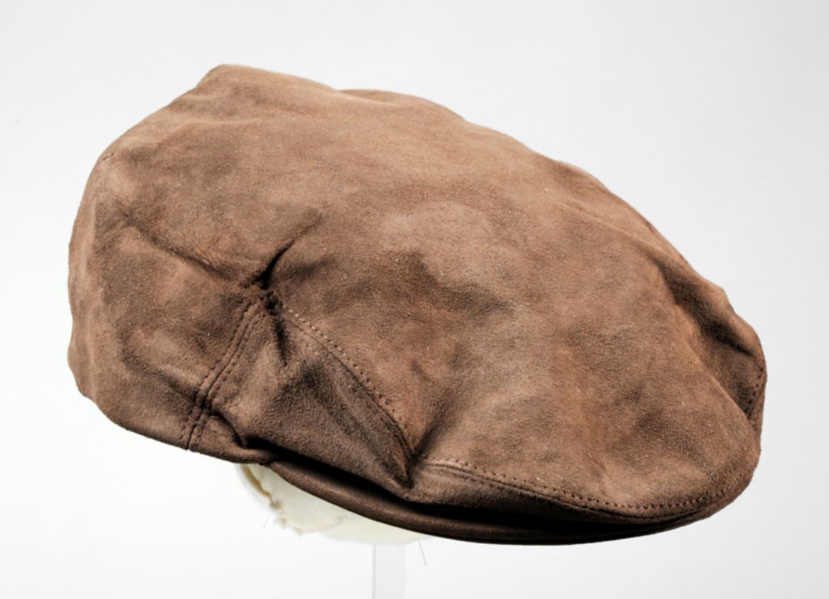 🚨 BREAKING NEWS: WORLD’S OLDEST FLAT CAP DISCOVERED IN LEEDS 🚨

Archaeologists at Leeds City Museum have made a truly historic discovery-a 10,000-year-old flat cap, proving once and for all that prehistoric Yorkshiremen had both style and practicality. 🧢🔥