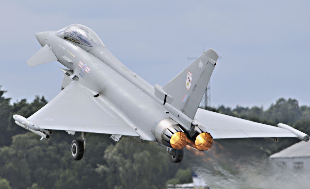 GarethJennings3's tweet image. With most of the @RoyalAirForce' 49 @eurofighter Tranche 1s officially retired overnight, the current breakdown is 4 on QRA in #Falklands until 2027, 10 for spares, 17 disposed of, 12 in storage for disposal, 4 for ground training aids, and 2 being considered for sale - MoD spox.