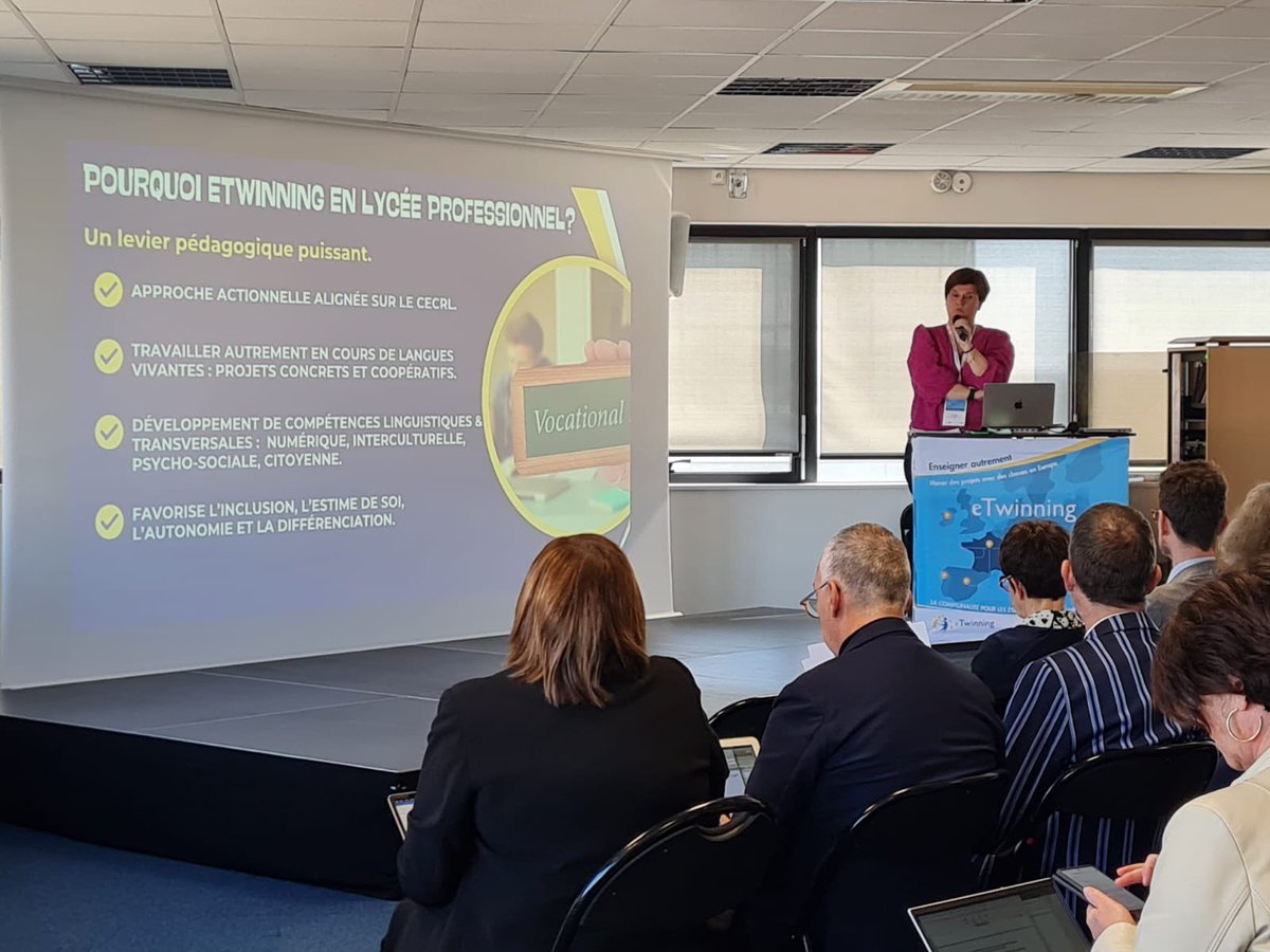 eTwinning France (@etwinningfrance) on Twitter photo 👏🆙 Dans le cadre de la formation Plan Langues, <a href="/SandrineGORICH2/">Sandrine GORICHON</a> ambassadrice eTwinning, présente l’un de ses formidables projets eTwinning #VoiePro aux inspecteurs et inspectrices présents. 👏🆙 Dans le cadre de la formation Plan Langues, <a href="/SandrineGORICH2/">Sandrine GORICHON</a> ambassadrice eTwinning, présente l’un de ses formidables projets eTwinning #VoiePro aux inspecteurs et inspectrices présents.