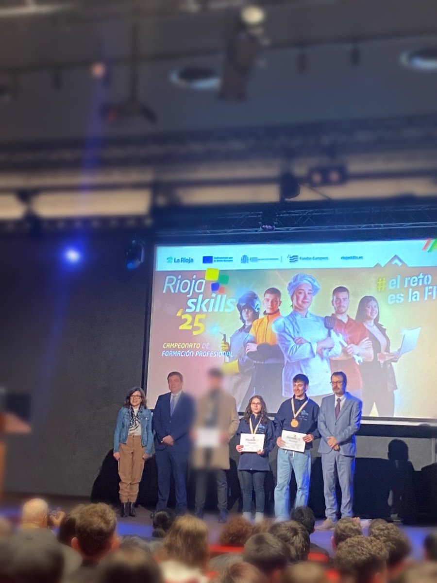 jesuitasrioja's tweet photo. Estamos muy orgullosos por los resultados de nuestro alumnado de Formación Profesional en la competición RiojaSkills 2025. 👏
Una muestra del esfuerzo, la dedicación y el talento que día a día se cultiva en nuestras aulas. Esta experiencia no solo pone a prueba sus habilidades técnicas, sino también su capacidad de trabajo en equipo, su creatividad y su compromiso con la excelencia. 
Gracias a quienes acompañáis este camino: profesorado, familias y comunidad educativa. ¡Sois parte de este logro!
Skill 04 – Mecatrónica: 
    * PLATA: Castro Ezquerro Laura y González Guadalupe Lilu
* Skill 10 – Soldadura:  
    * BRONCE: Jiménez Miranda Joel
* Skill 15 – Fontanería y Calefacción:  
    * PLATA: El Bachiri Charradi Mohammed
* Skill 17 – Desarrollo Web:  
    * BRONCE: Martín Sáez Marcos
    * ORO: Gómez Úbeda Joana
* Skill 18 – Instalaciones eléctricas:  
    * PLATA: Durán Jiménez Iván
* Skill 33 – Tecnología del Automóvil:  
    * BRONCE: Martínez Marinero Lucas
    * PLATA: Sanz Herrero Diego
    * ORO: Osés Fernández Sergio
* Skill 38 – Refrigeración y Aire Acondicionado:  
    * PLATA: Ruete Luezas Héctor y Sáenz Asensio Javier
    * ORO: Sánchez Castaño Stephen
* Industria 4.0 (Demostración): 
    * ORO: Santo Tomás Jiménez Sergio
    * ORO: Fernández Fernández Noel
    * ORO: López Blanco Oier
* Robótica Móvil (Demostración):  
    * BRONCE: Mora Díez Miguel
    * PLATA: Robledo Sánchez Roberto
    * ORO: Hornero Pérez Yoel
* Tecnología de Vehículos Pesados (Demostración):  
    * BRONCE: Rioja Cárcamo Alberto
    * PLATA: Olave García Álex
    * ORO: López Illera David
* Desarrollo Móvil (Demostración):  
    * BRONCE: Corredoura Reeves Tomas
    * PLATA: Torres Sotillos Carla
    * ORO: Razzaq Akhter Muhammad Ibrahim
Los ganadores de la medalla de oro de las skills representarán a nuestro Centro en la competición nacional SpainSkills 2026 💪✨
 ¡Seguimos sumando motivos para soñar en grande!
#RiojaSkills25 #FormaciónProfesional 
#fplarioja #educaciónjesuitas