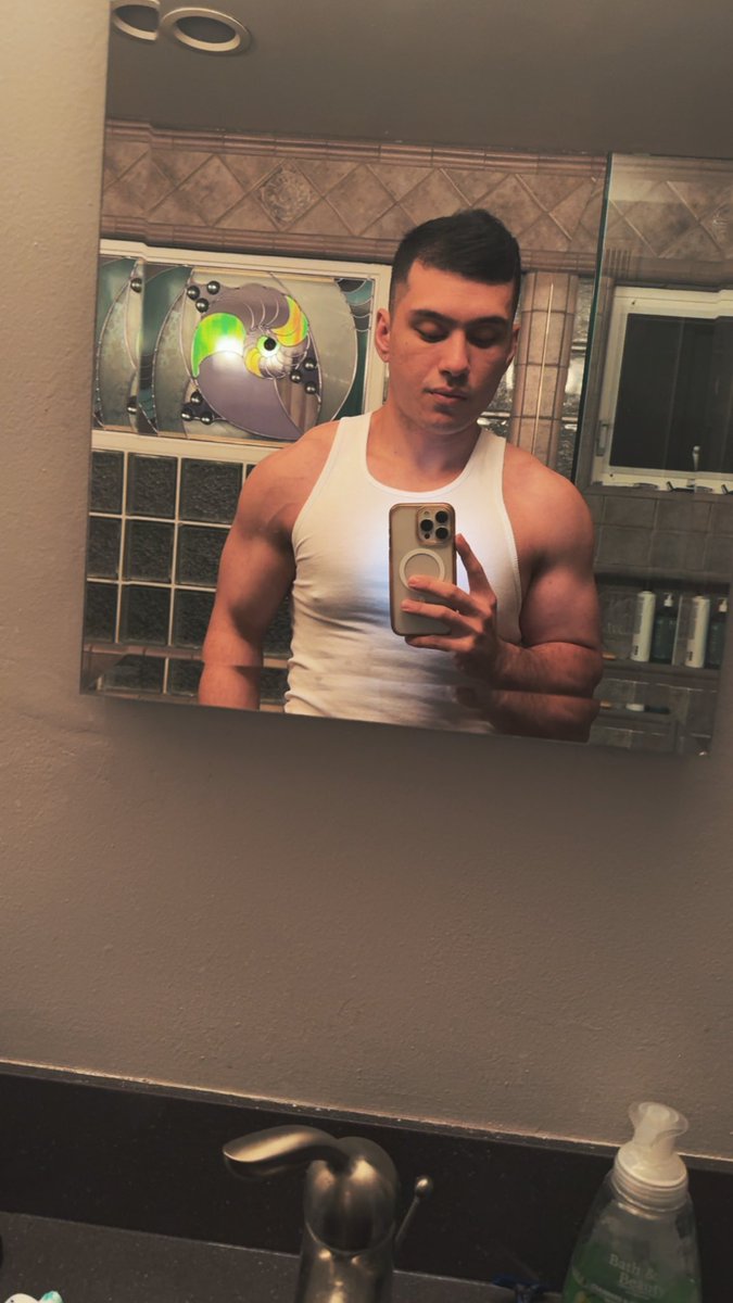 One more month of cutting. Upped the cardio this week :) rly trying to get below
10% this time