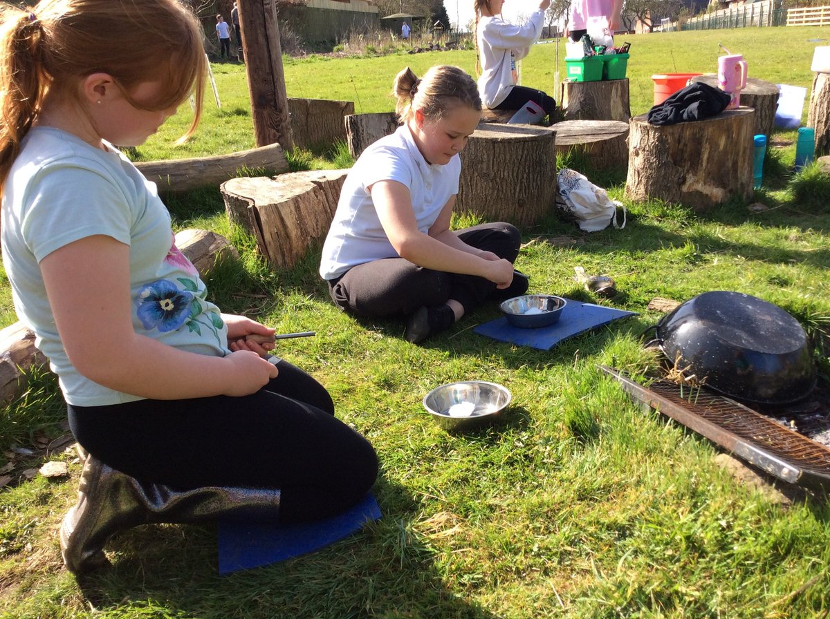 The Foxes and Badgers made the most of this beautiful weather this week and enjoyed Easter themed games and a delicious chocolate treat.