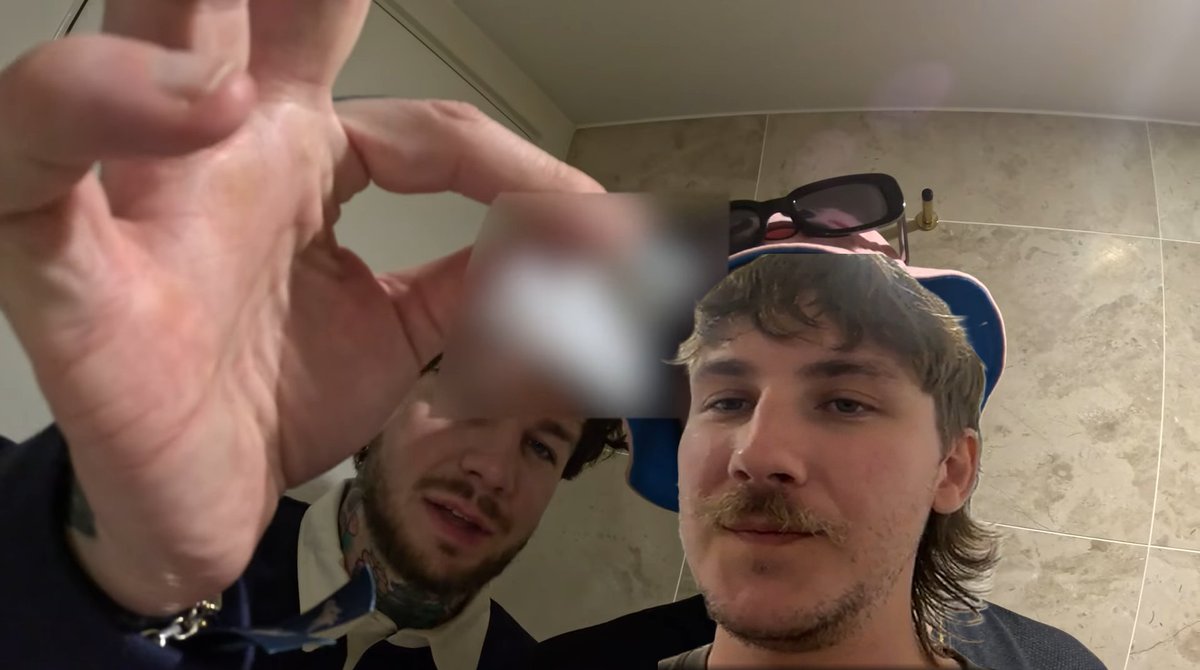 Elliot tweet media