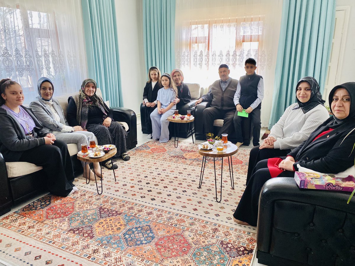 akkadinvann's tweet photo. İl Kadın Kolları Başkanımız #ZerrinALPASLAN,Sosyal Politikalar Başk #İlknurERİŞ,Tanıtım ve Medya Başk #NeşeYILDIZ kardeşlik ve beraberliğin ruhuyla birlikte Ramazan Bayramı münasebetiyle vatandaşlarımızı ziyaret ederek, bayramlarını kutladılar.

@tugbaisikercan @zerrin_alpaslan https://t.co/l8JXNXpoDG