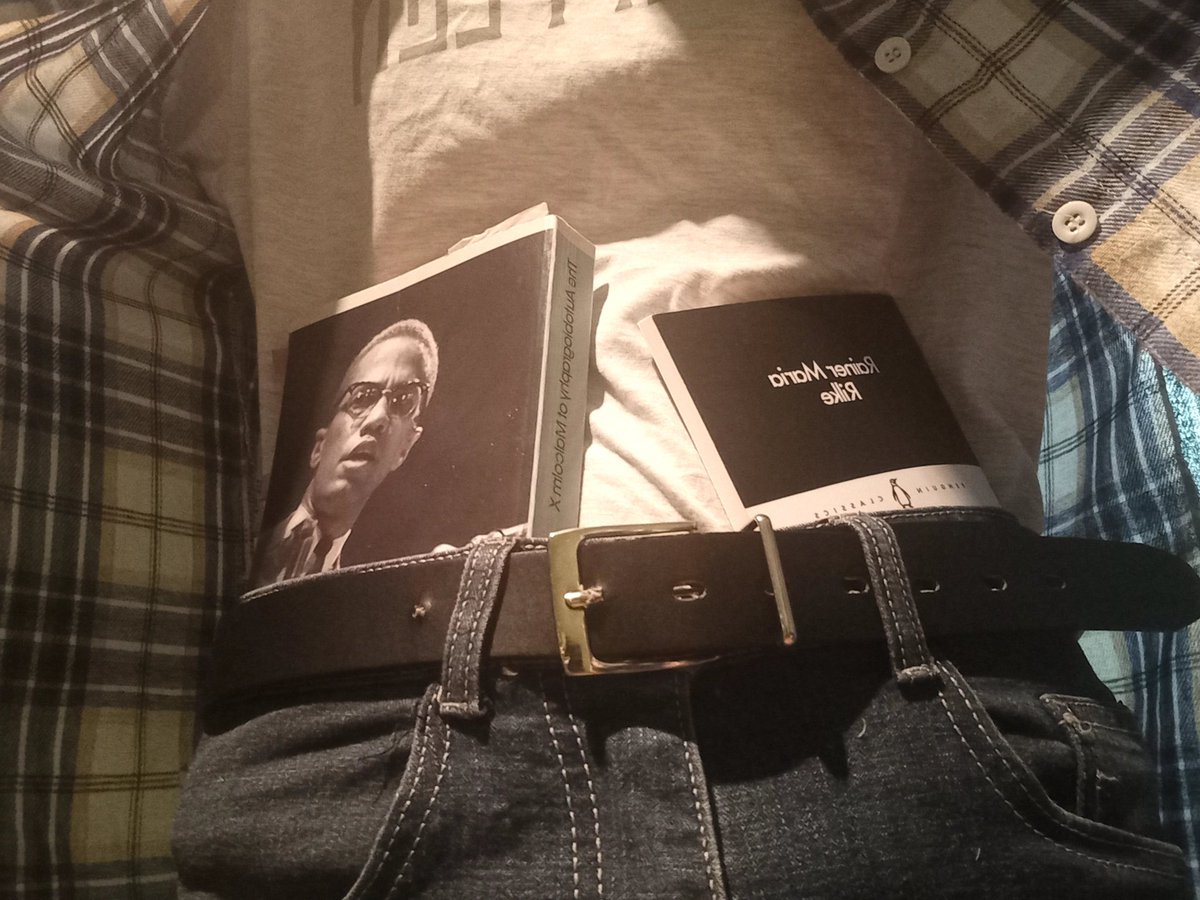Moth_Of_Cawdor's tweet photo. At war with a rival book club so yk I gotta stay strapped.
#alwaysStrapped https://t.co/SdzgZjJGvZ