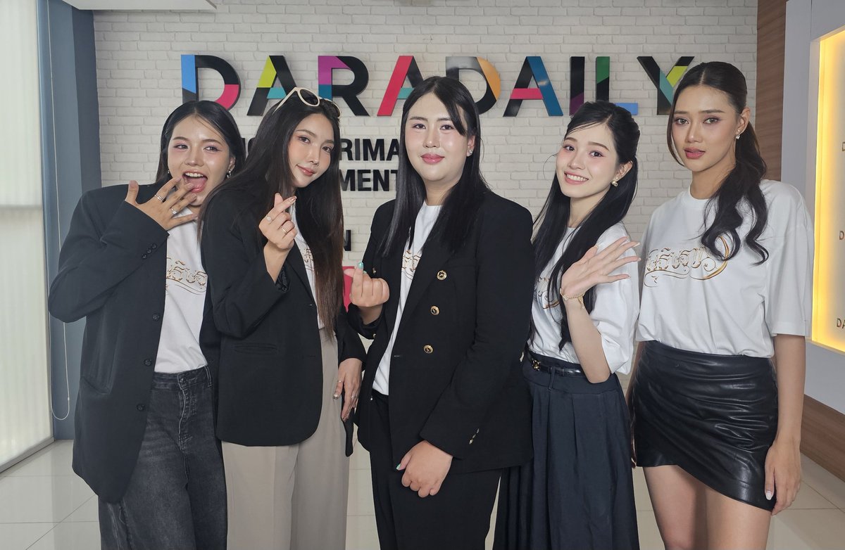 ImyourmoonUEnt's tweet image. 5 สาว​ #กัษธิษฐาน​ #ImYourMoonTheSeries​ มาแล้วจ้าาาา​ ชม​ #MellowPOP​ X​ #ImYourMoon​ แบบ​สดๆ​ กันได้ตอนนี้เล้ยยย🥳🥳

▶️facebook.com/share/v/18cL3x…

 ▶️youtube.com/live/IE1EgWmY0…