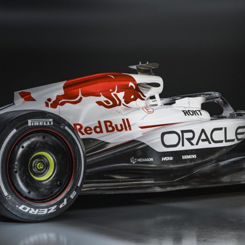 SousInvesti's tweet photo. 🚨 OFFICIEL : Red Bull dévoile une livrée spéciale pour le #JapaneseGP !

La RB20 rend hommage à la légendaire Honda RA272, première F1 japonaise victorieuse en 1965. Une déco blanche et rouge iconique pour célébrer l’histoire commune avec Honda.

#F1 #SousInvestigation https://t.co/dig2tI8qJK