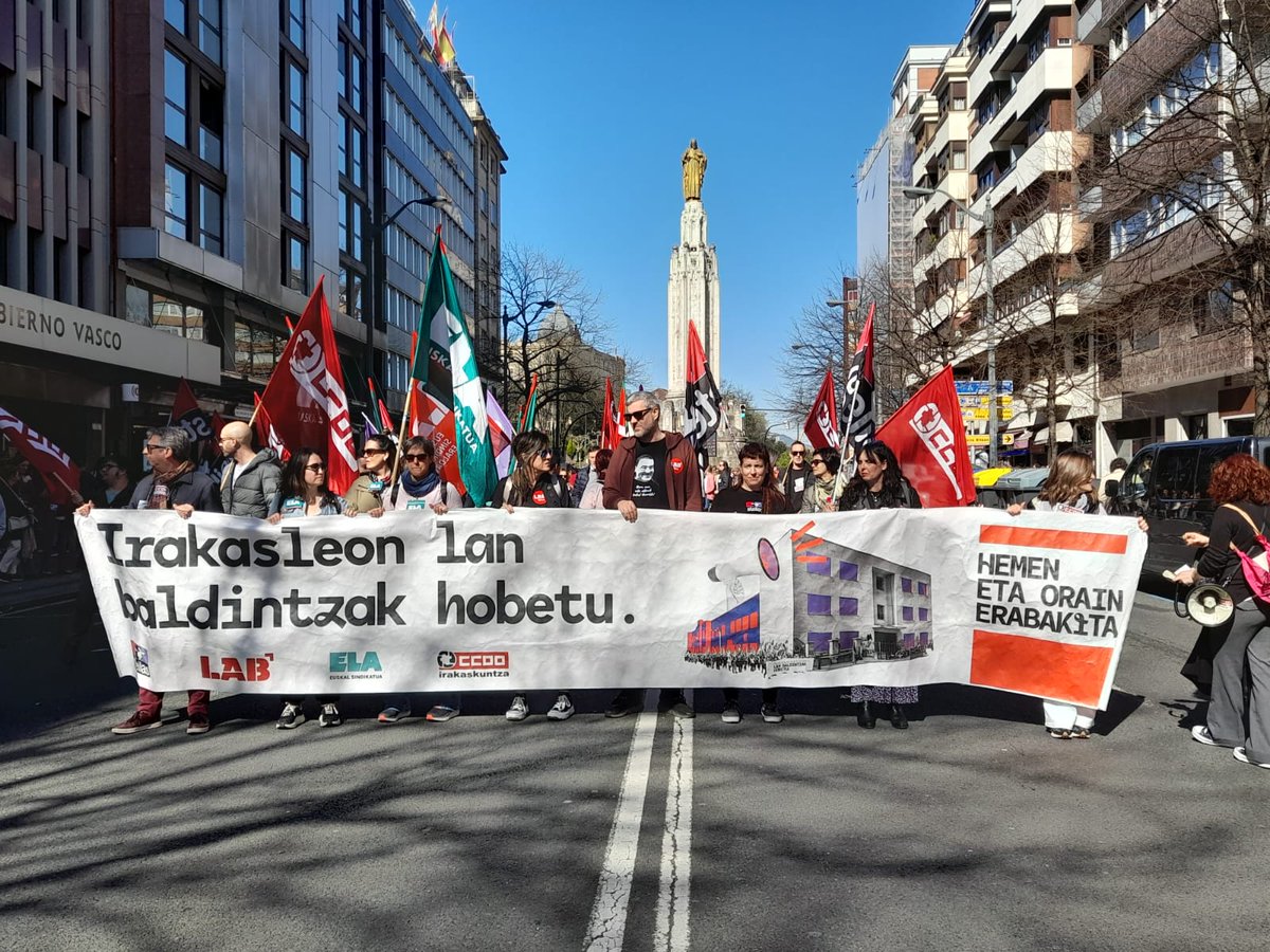 ELAHezkuntza's tweet photo. ✏️ IRAKASLEAK: ZORTZIGARREN GREBA EGUNA 🔥

Abiatu dira manifestazioak Gasteiz, Donostia eta Bilbon.

HAU GELDIEZINA DA, KALEAK GORAINO DAUDE! GURE ALDARRIKAPENAK OZEN ENTZUTEN ARI DIRA!!

#GREBARA #PublikoaIndartu https://t.co/Uj4tEMH2GY